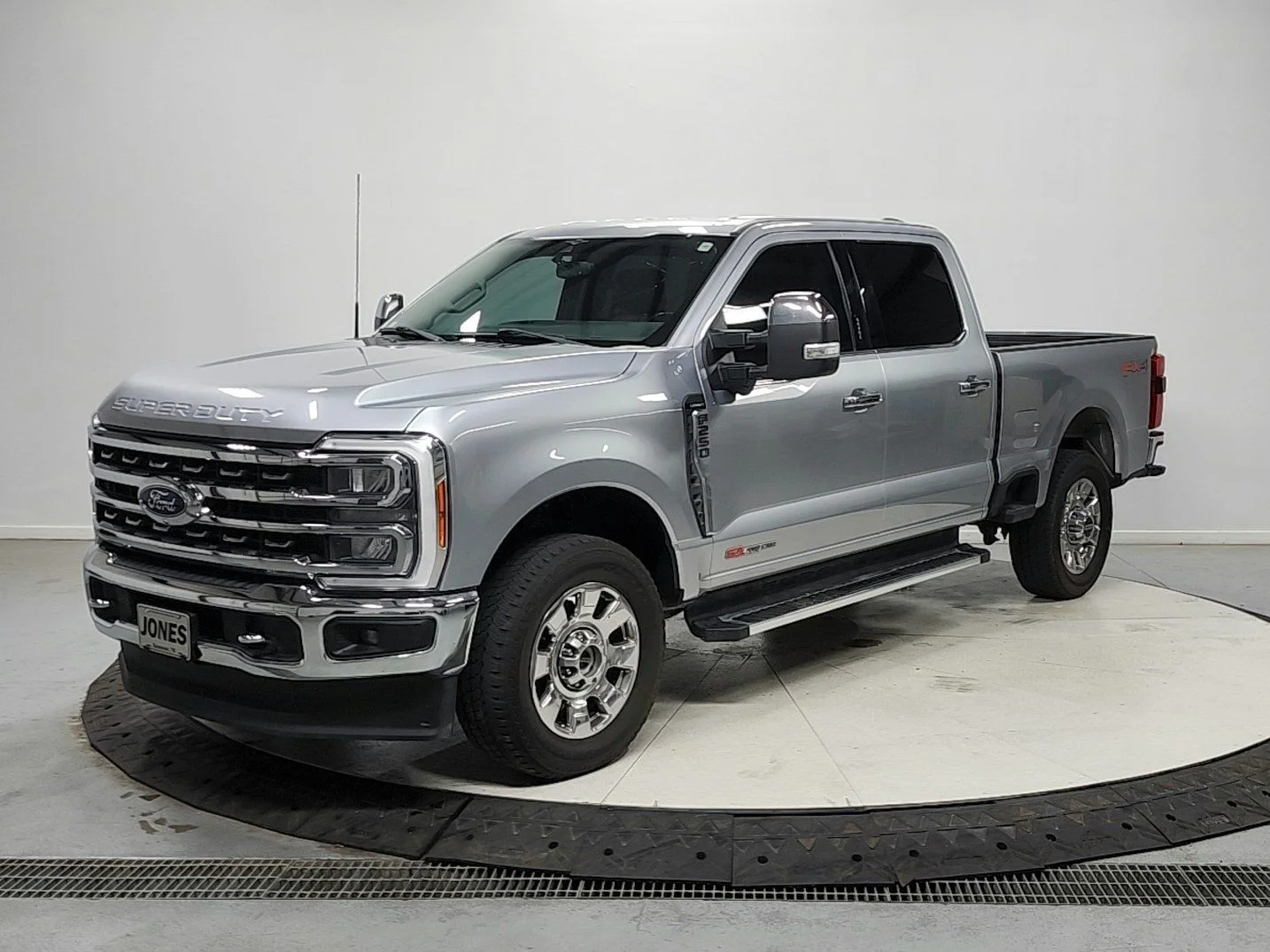 Used 2023 Silver Ford Lariat image 3