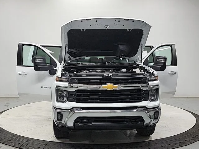 Used 2025 White Chevrolet LT image 10
