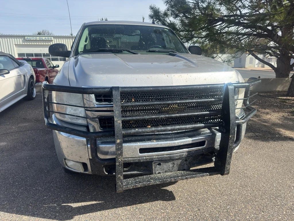 Used 2008 Grey Chevrolet SRW LT w/1LT image 2