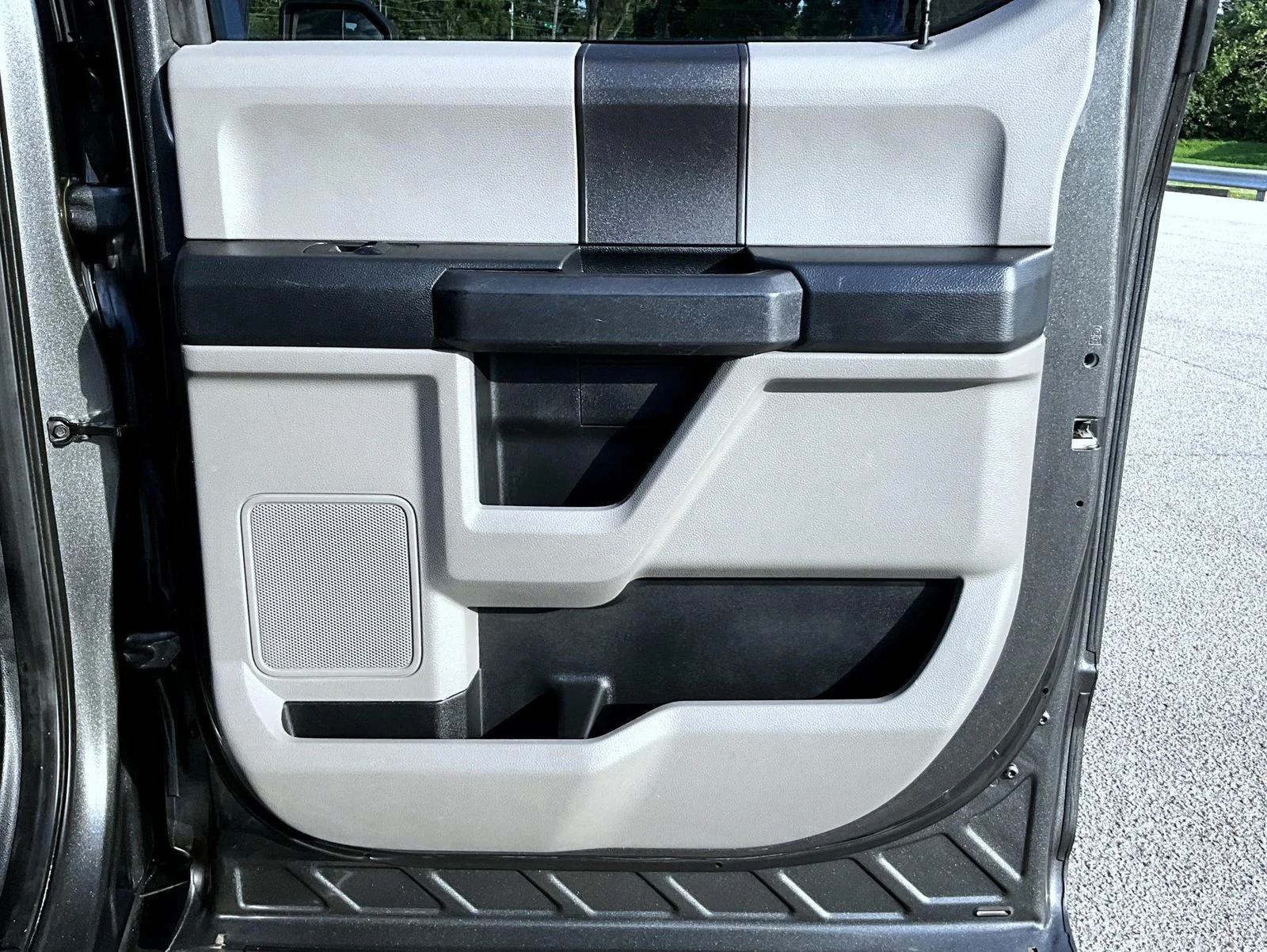 Used 2018 Gray Ford XL image 19