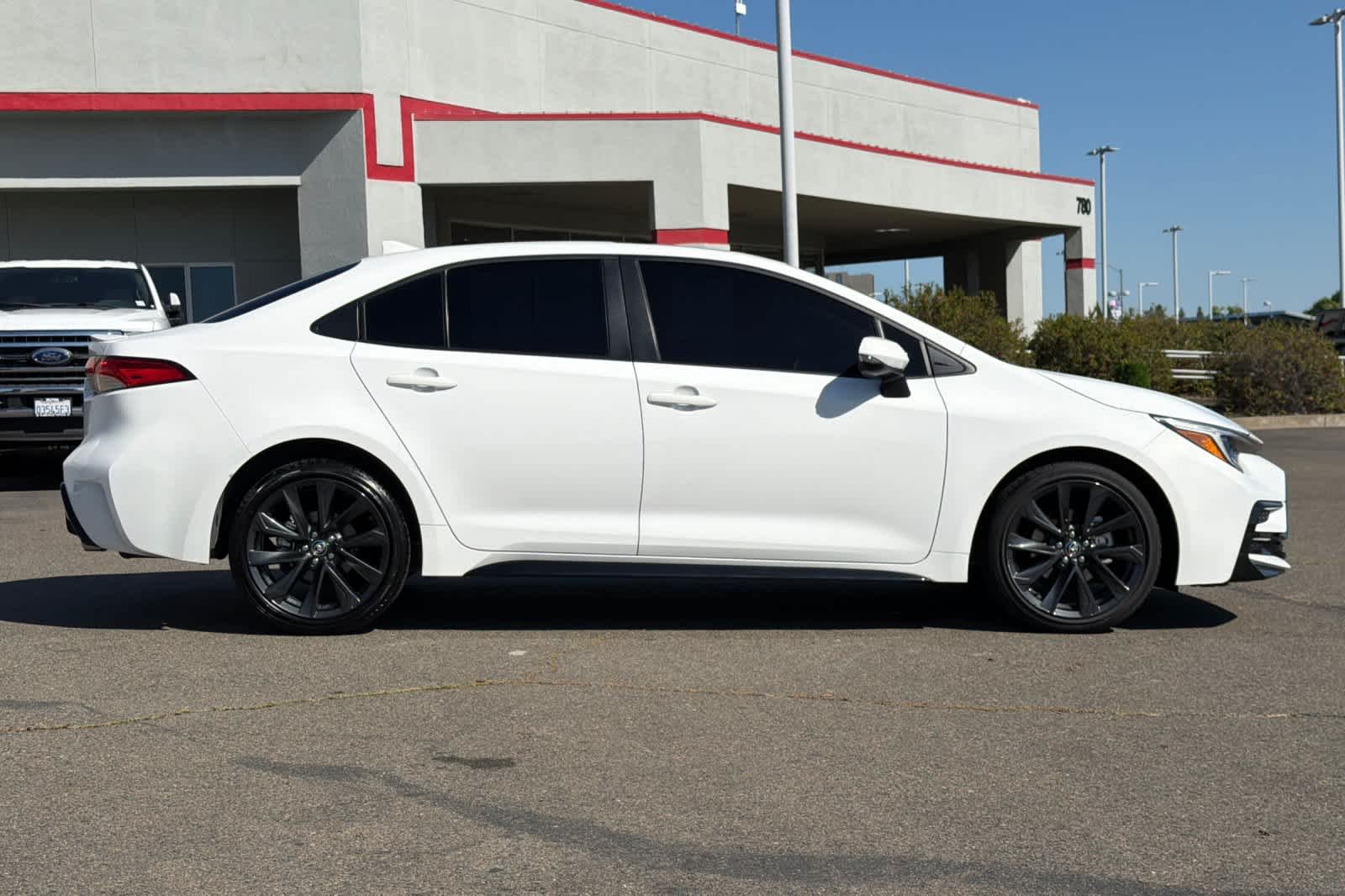 Used 2024 Ice Cap Toyota SE image 6