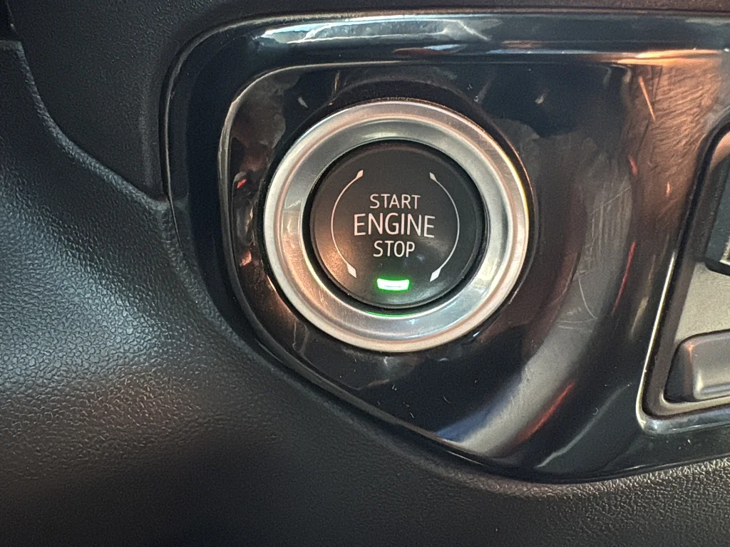 Used 2025 Summit White Chevrolet  image 27