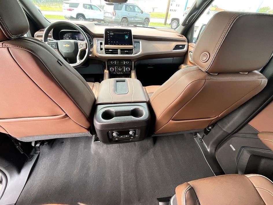 Used 2023 Beige Chevrolet High Country image 3