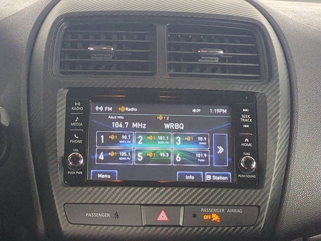 Used 2024  Mitsubishi 2.0 ES image 20