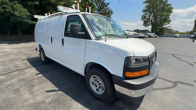 2025 GMC Savana Cargo Work Van - Photo 33