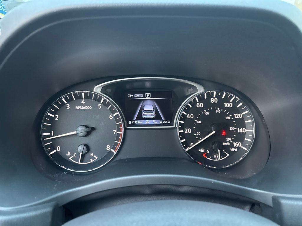 Used 2019 Silver Nissan SL image 23