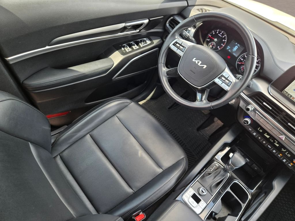 Used 2022 White Kia LX image 18