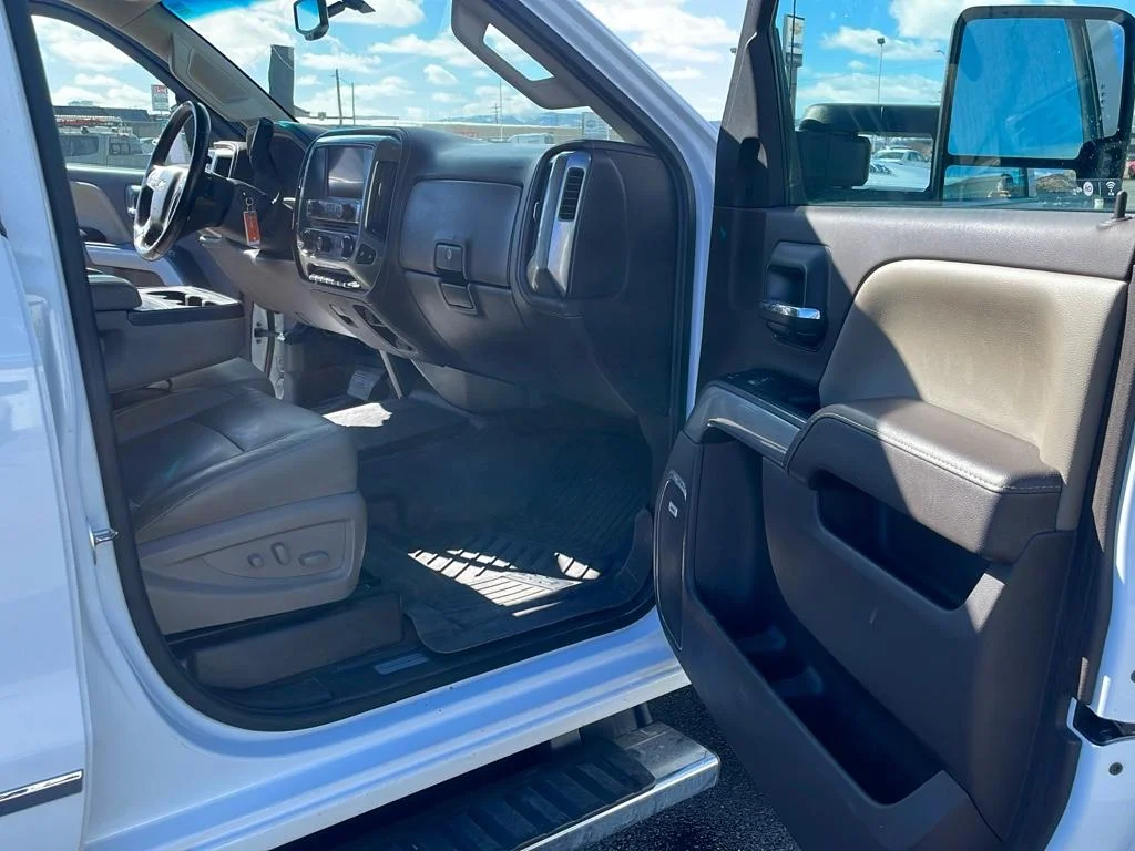 Used 2019 SUMMIT WHITE Chevrolet LTZ image 18