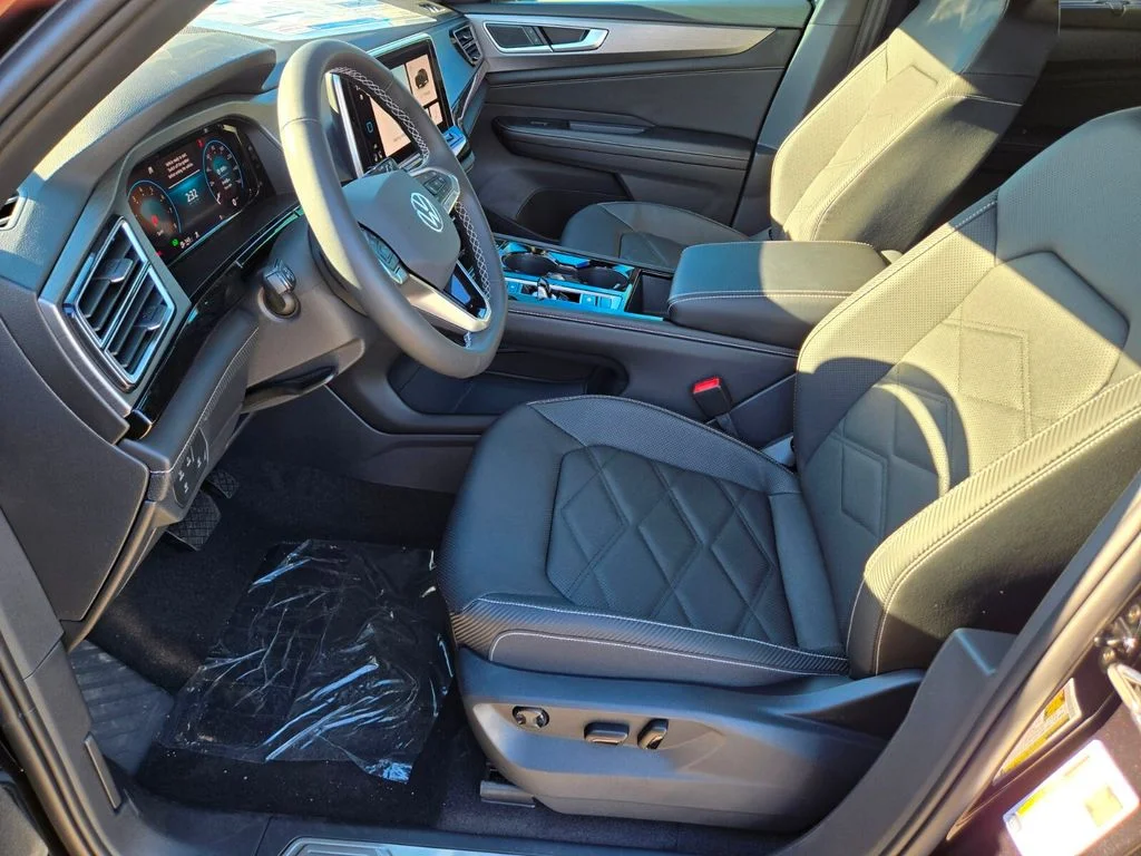 New 2026 Black Volkswagen 2.0T SE w/Technology image 6