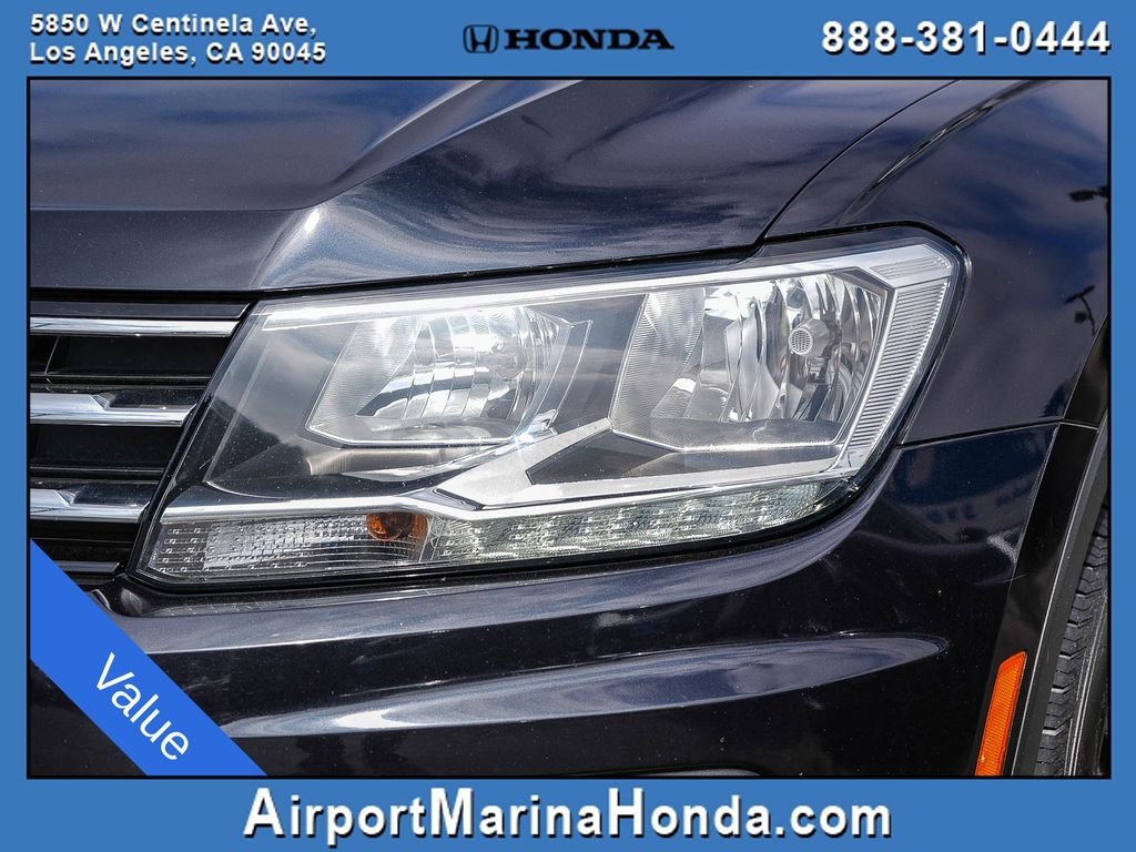 Used 2018 Pearl Metallic Volkswagen 2.0T SEL image 17