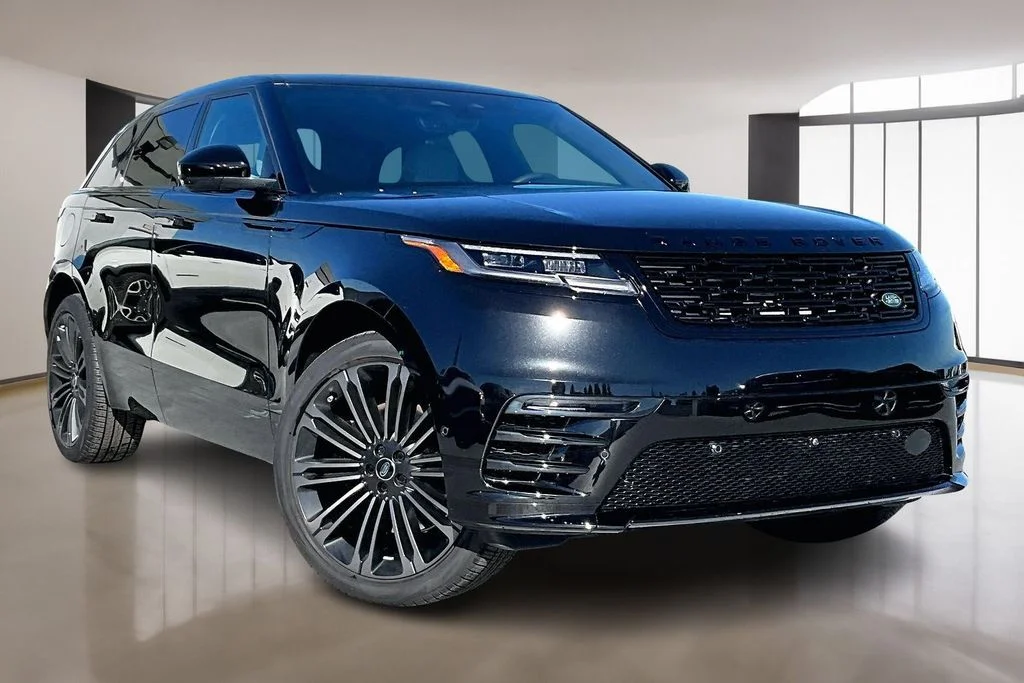 New 2026 Black Land Rover Dynamic SE image 2