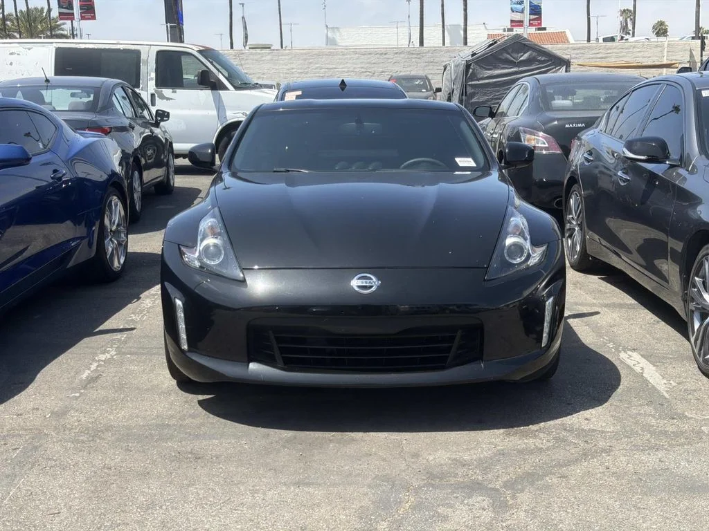 Used 2020 Magnetic Black Pearl Nissan Sport Touring image 2