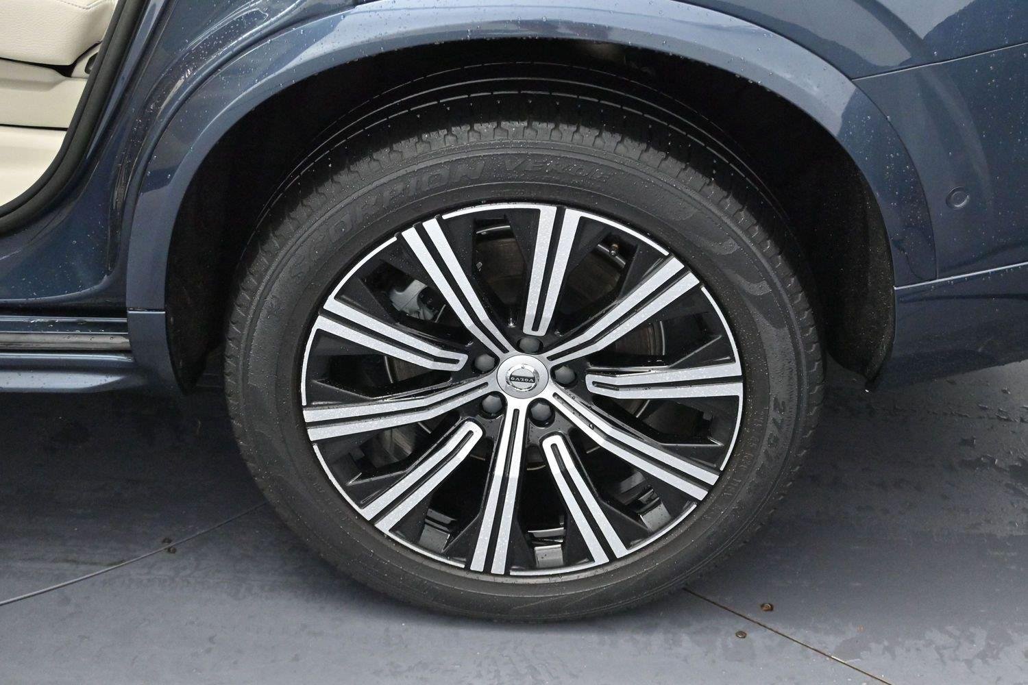 Used 2023 Denim Blue Metallic Volvo Plus image 31
