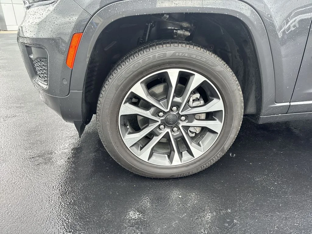 Used 2025 Gray Jeep Overland image 10