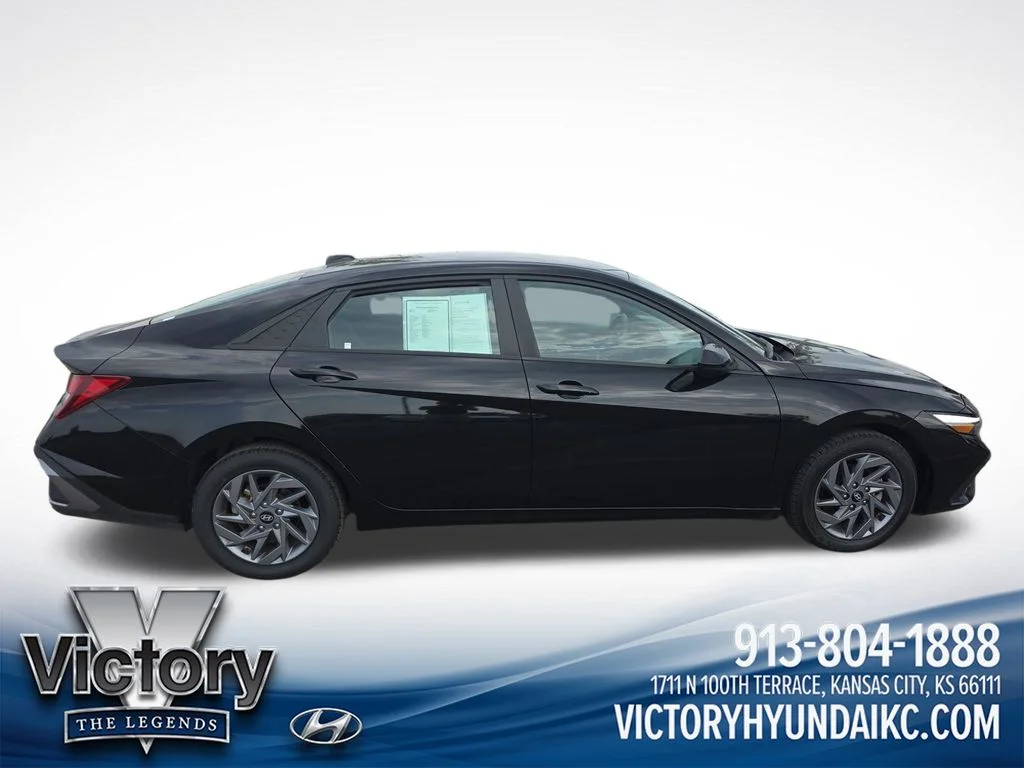 Used 2024 Black Hyundai SEL image 6