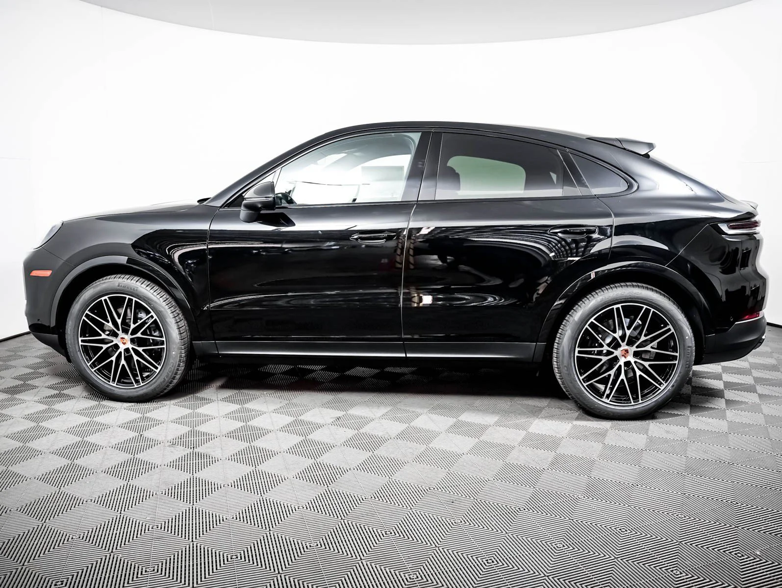 New 2026 CHROMITE BLACK Porsche Coupe image 2