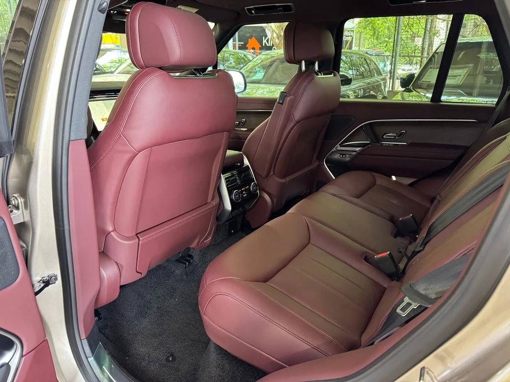New 2026 Batumi Gold Premium Metallic Land Rover SE image 15