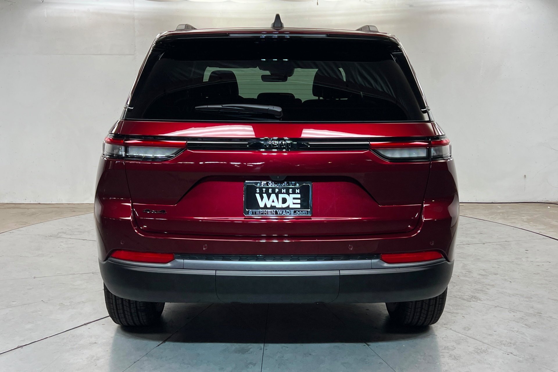 New 2026 Velvet Red Pearl-Coat Exterior Paint Jeep Laredo Altitude image 5