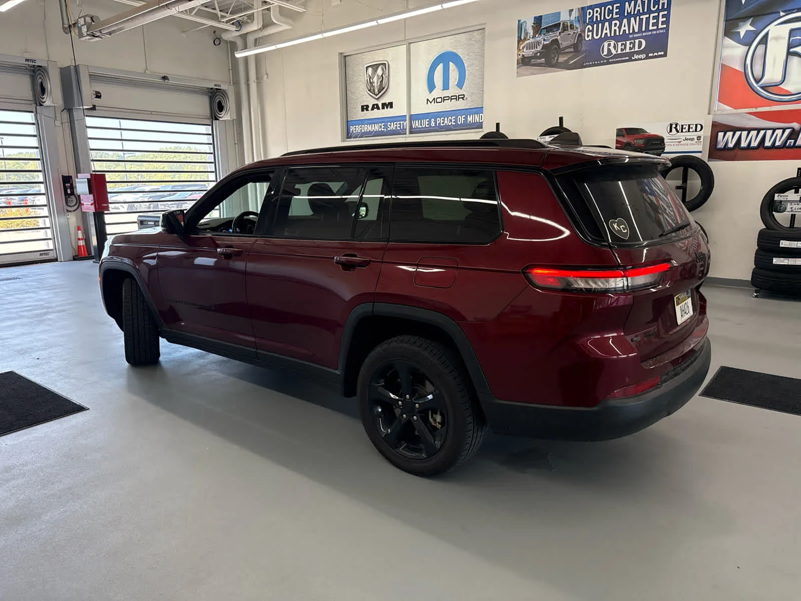 Used 2022 Velvet Red Pearlcoat Jeep Altitude image 7