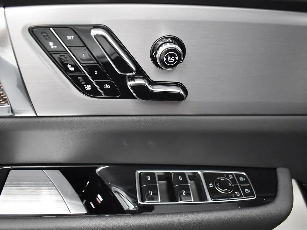 2026 Cadillac VISTIQ Sport - Photo 11