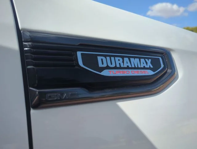 Used 2024 White GMC AT4 image 33