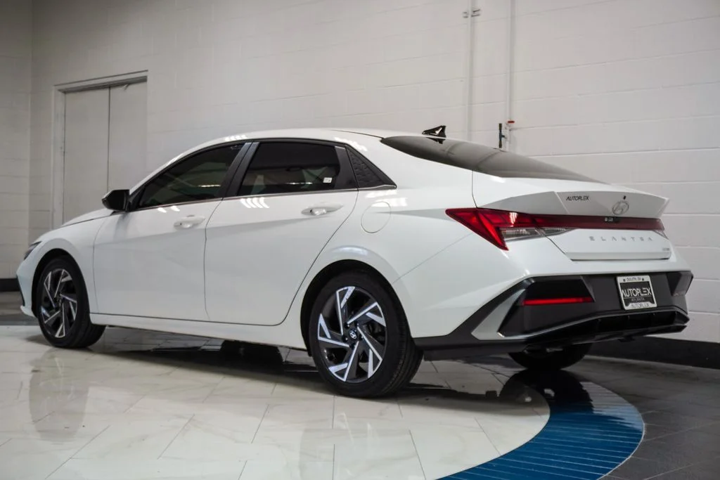 Used 2025 White Hyundai Limited image 33