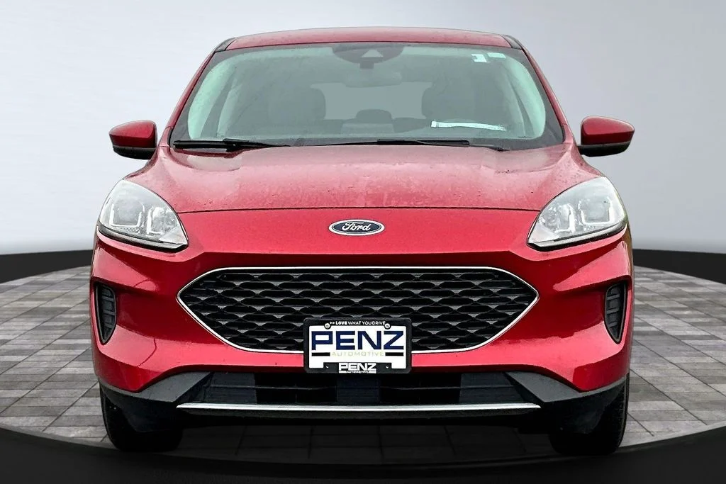 Used 2021 Ford Escape SE with VIN 1FMCU9G60MUA22218 for sale in Rochester, Minnesota
