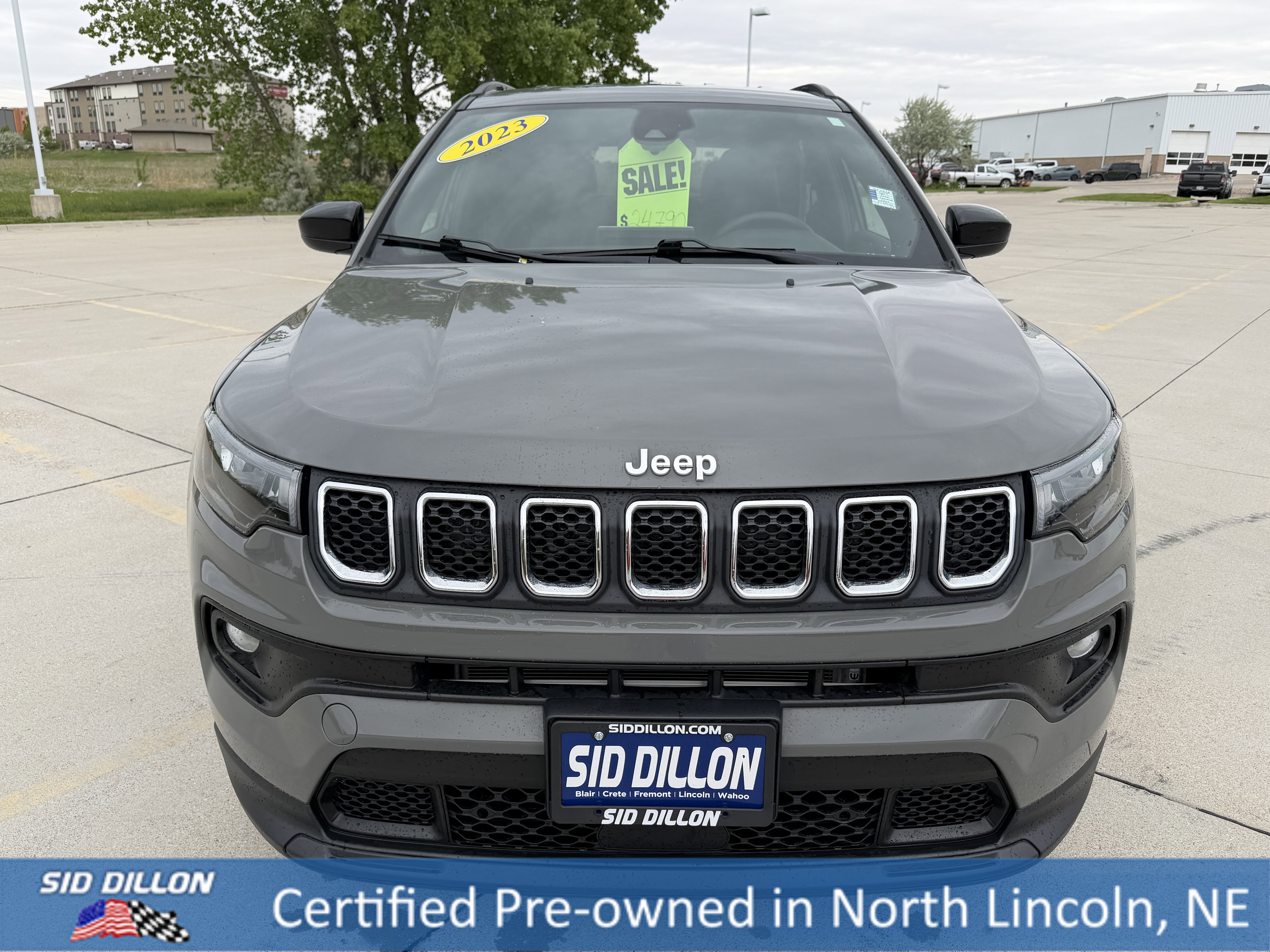 Used 2023 Sting-Gray Clearcoat Jeep Latitude Lux image 4