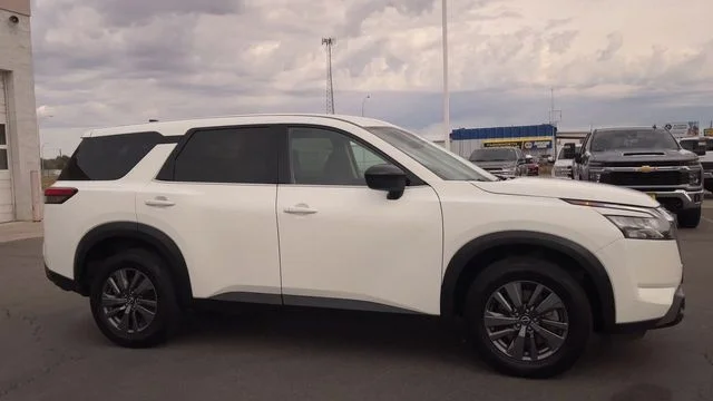 Used 2024 White Nissan S image 3
