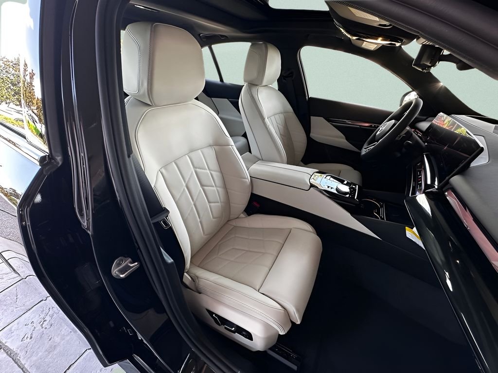 New 2027 Black Sapphire Metallic BMW 530i xDrive image 25
