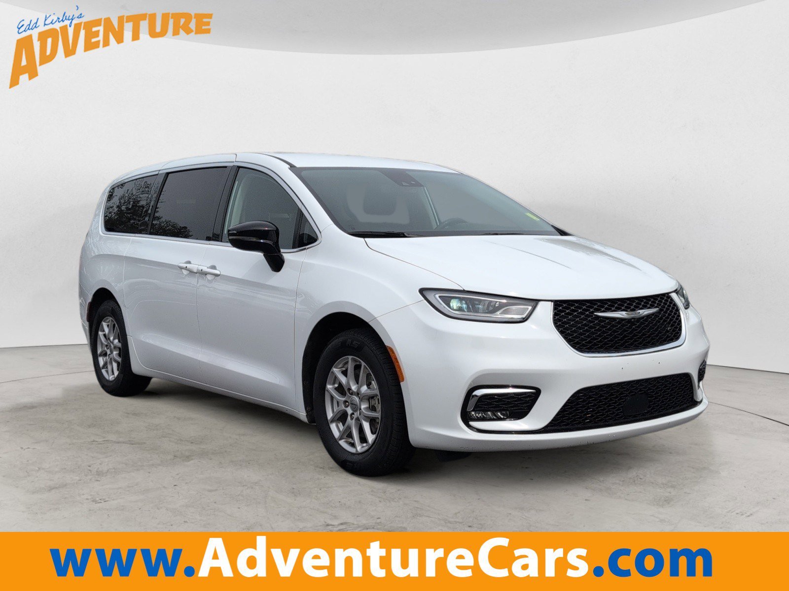 Used 2024 Bright White Clearcoat Chrysler Touring L image 1