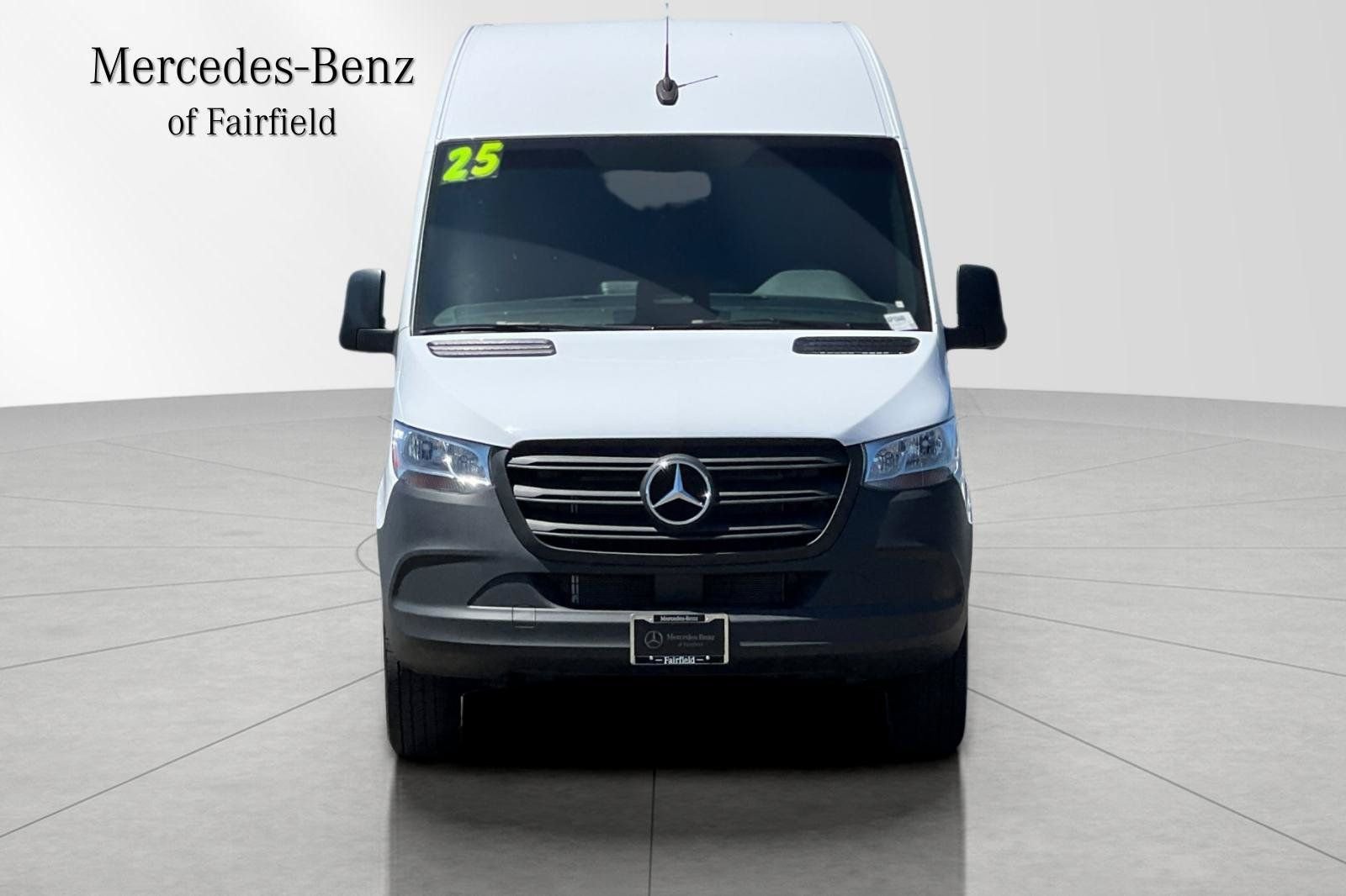 Used 2025  Mercedes-Benz Cargo 144 WB image 9