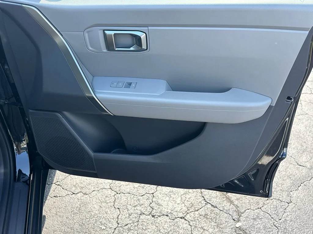 New 2027 Black Kia LX image 14