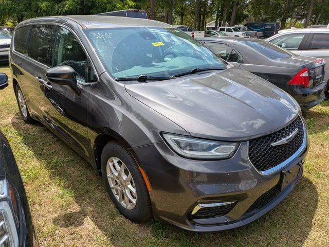 2023 Chrysler Pacifica Touring L's photo
