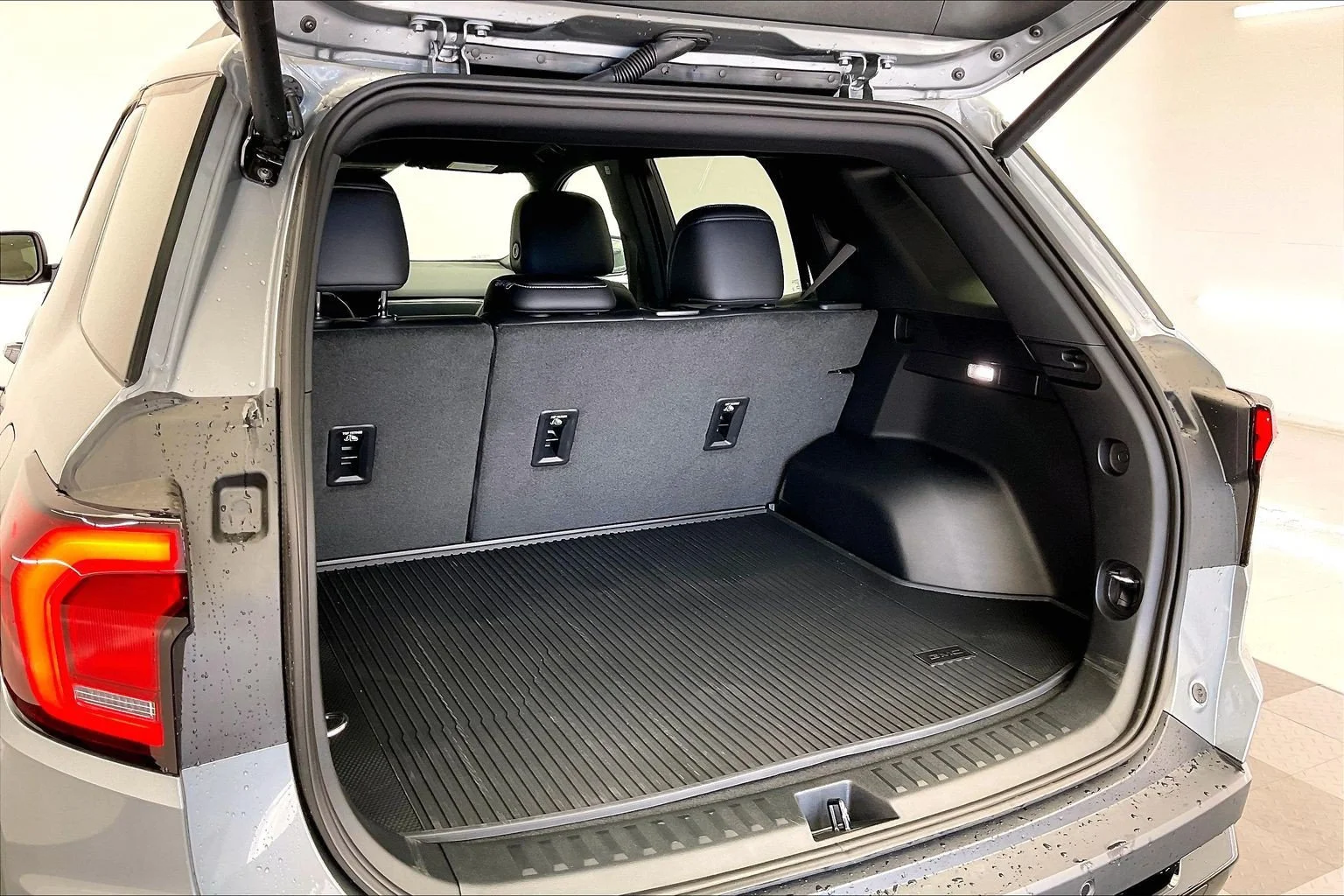 New 2027 Sterling Metallic GMC AWD Elevation image 11