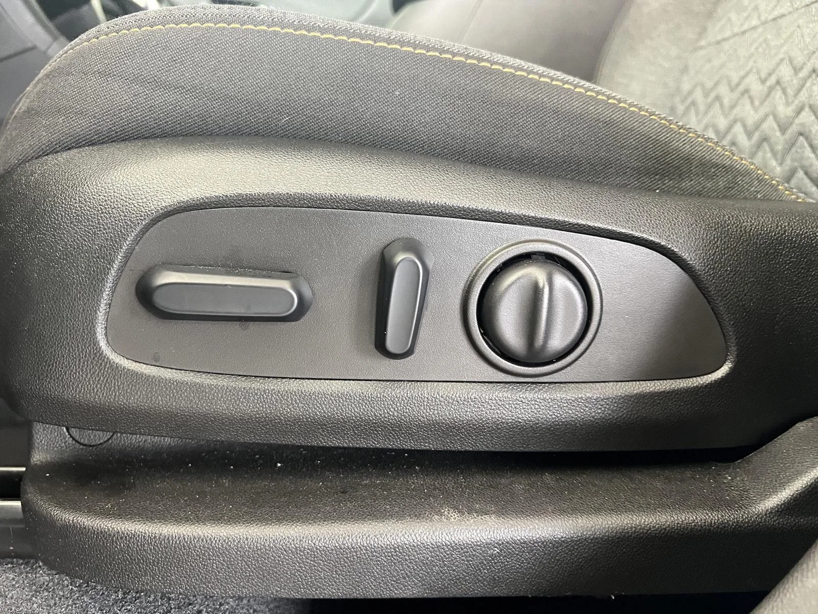 Used 2022 BLUE GLOW METALLIC Chevrolet LT image 8