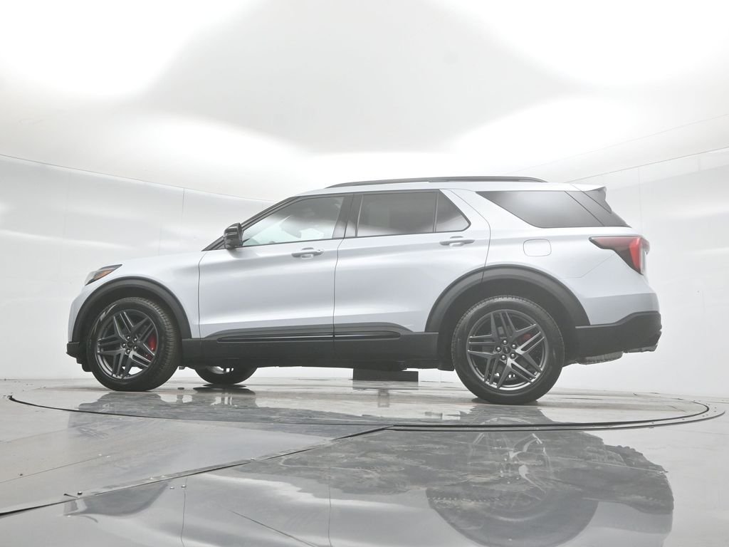 New 2026 Space White Metallic Ford ST image 49