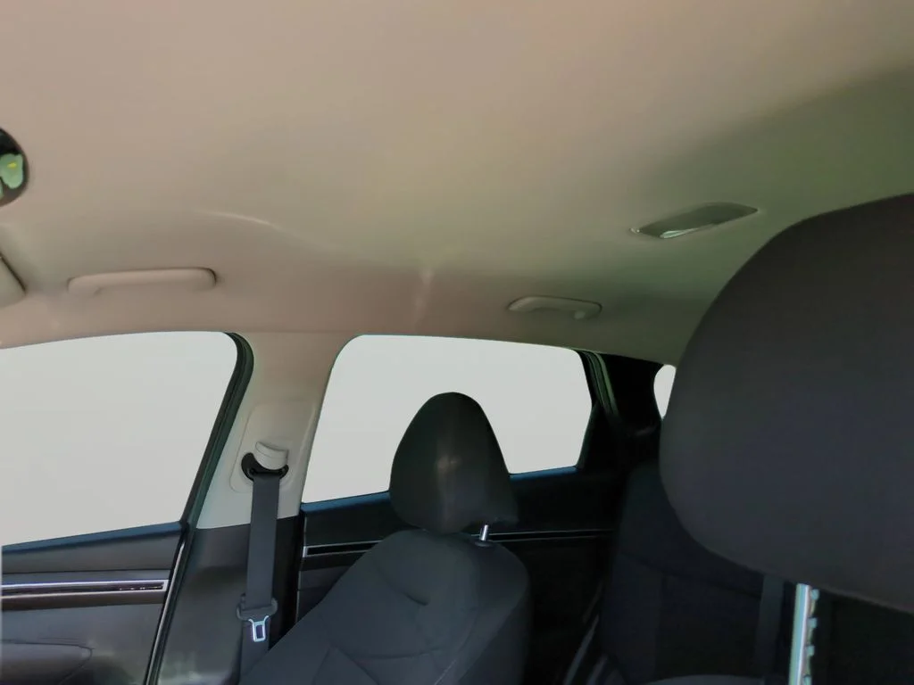 Used 2023 Silver Hyundai SE image 18