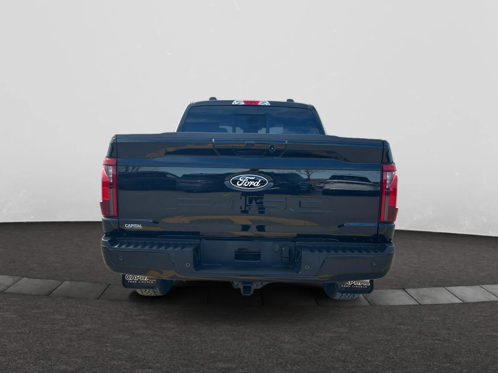 New 2026 Agate Black Metallic Ford XLT image 4