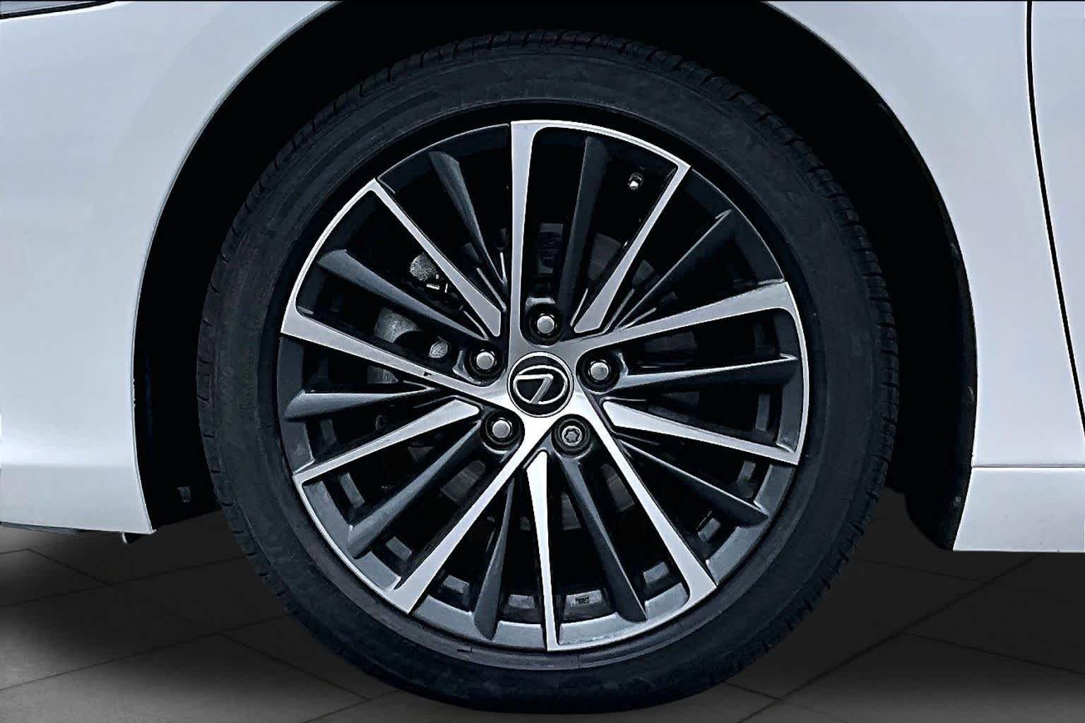 Used 2024 Eminent White Pearl Lexus  image 11