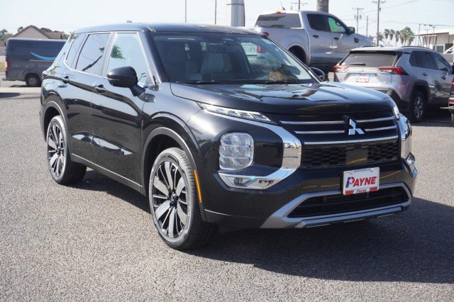 New 2025 Black Diamond Mitsubishi SE image 3
