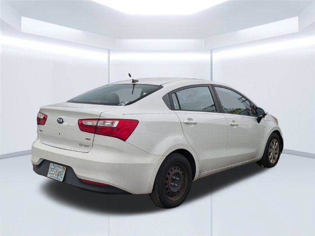 Used 2017 White Kia LX image 6