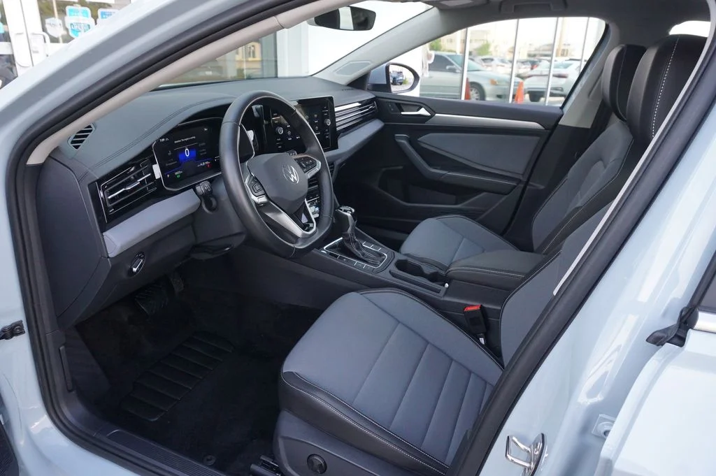 Certified Used 2025 Gray Volkswagen 1.5T SE image 20