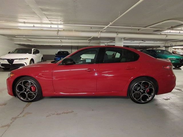 New 2025 Alfa Rosso (Red) Exterior Paint Alfa Romeo Base image 4