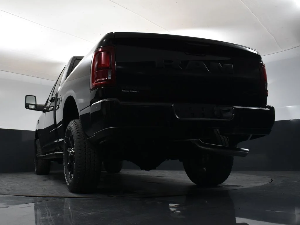 New 2026 Diamond Black Crystal Pearl-Coat Exterior Paint RAM Laramie image 34