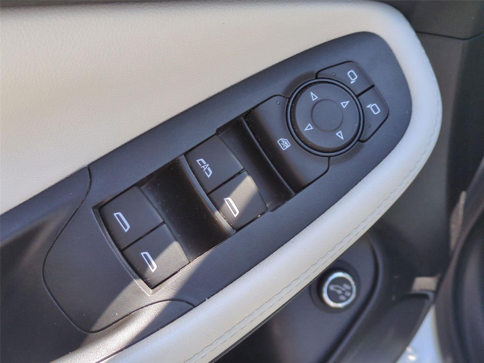Used 2023 Summit White Buick Select image 16