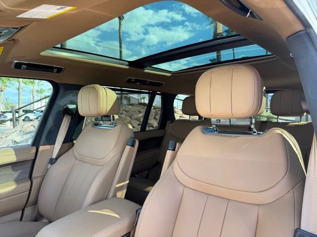 New 2026 Belgravia Green Land Rover SE image 3