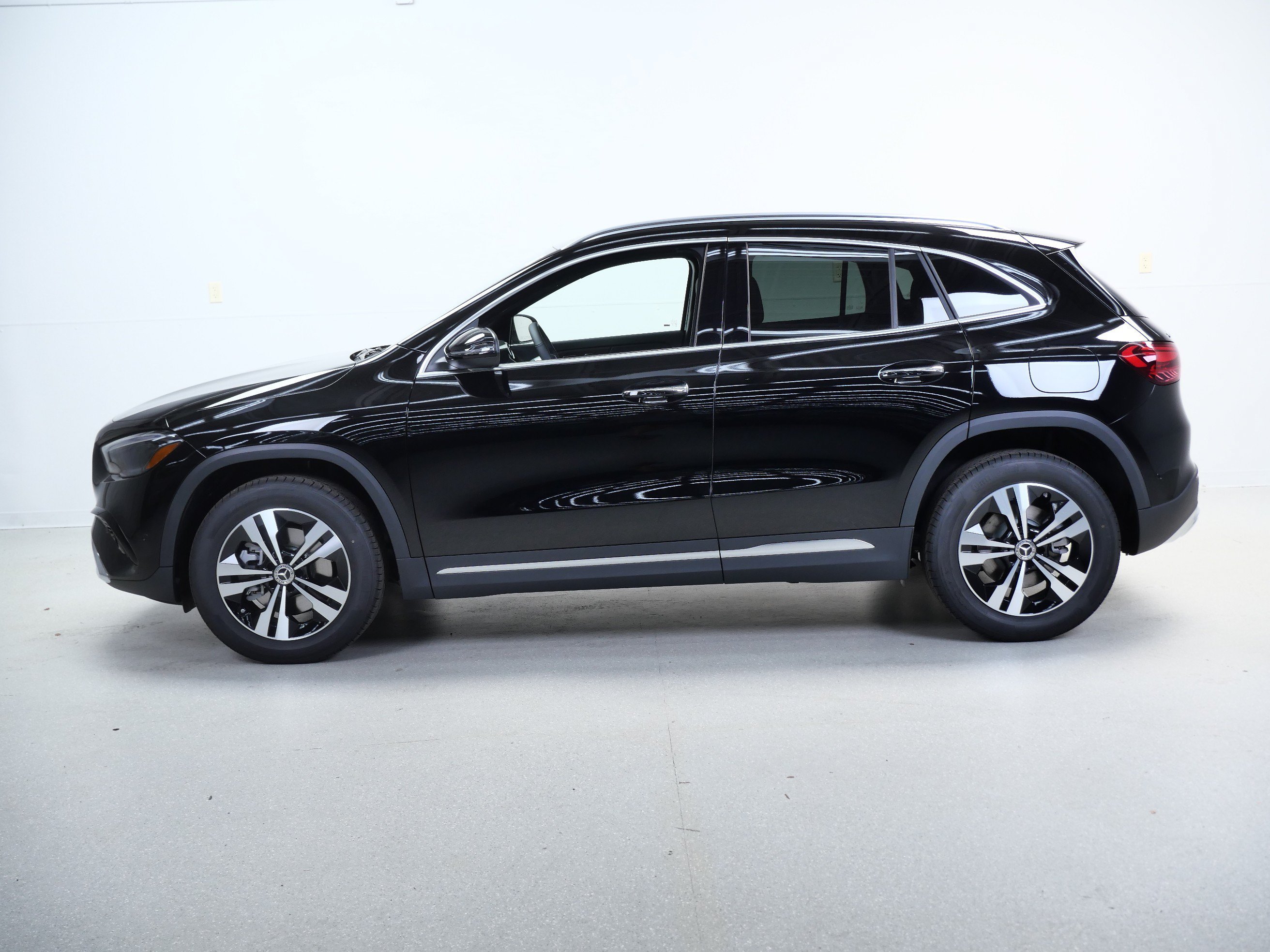 New 2026 Night Black Mercedes-Benz GLA 250 image 5