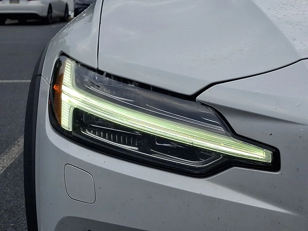 Used 2020 White Volvo T5 image 9