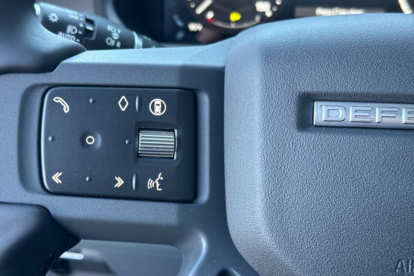 New 2026 Fuji White Land Rover X-Dynamic SE image 28